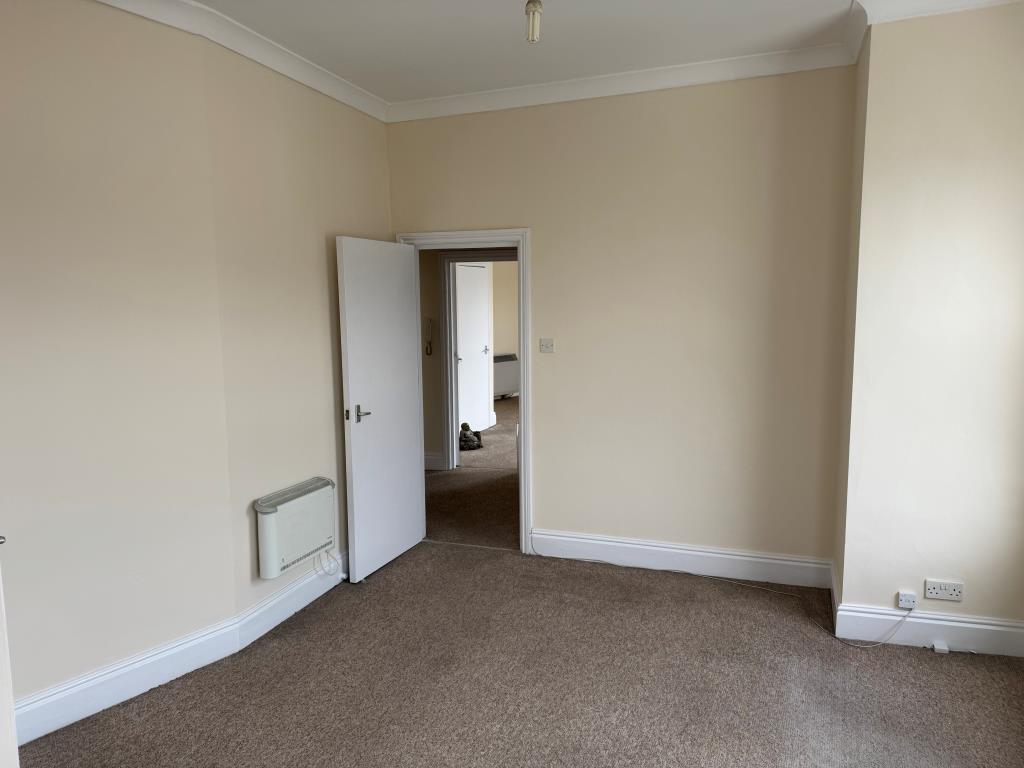 Lot: 59 - TOWN CENTRE FLAT FOR INVESTMENT OR OCCUPATION - Looking from the Bedroom towards the Hall